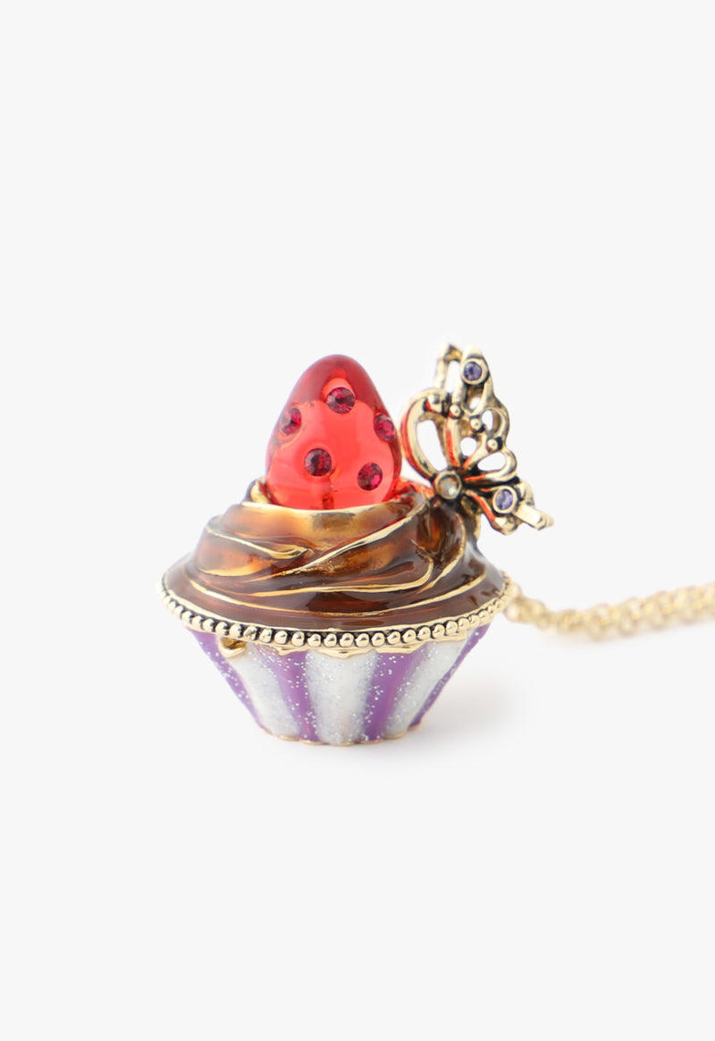 Cupcake motif necklace